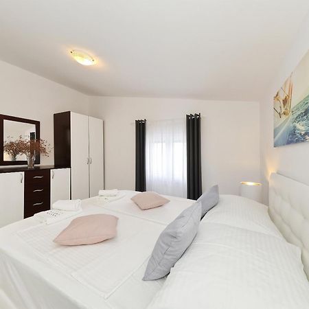 Apartments Rosini, 300M From The Beach With Shared Tavern And Bikes, Nin Luaran gambar
