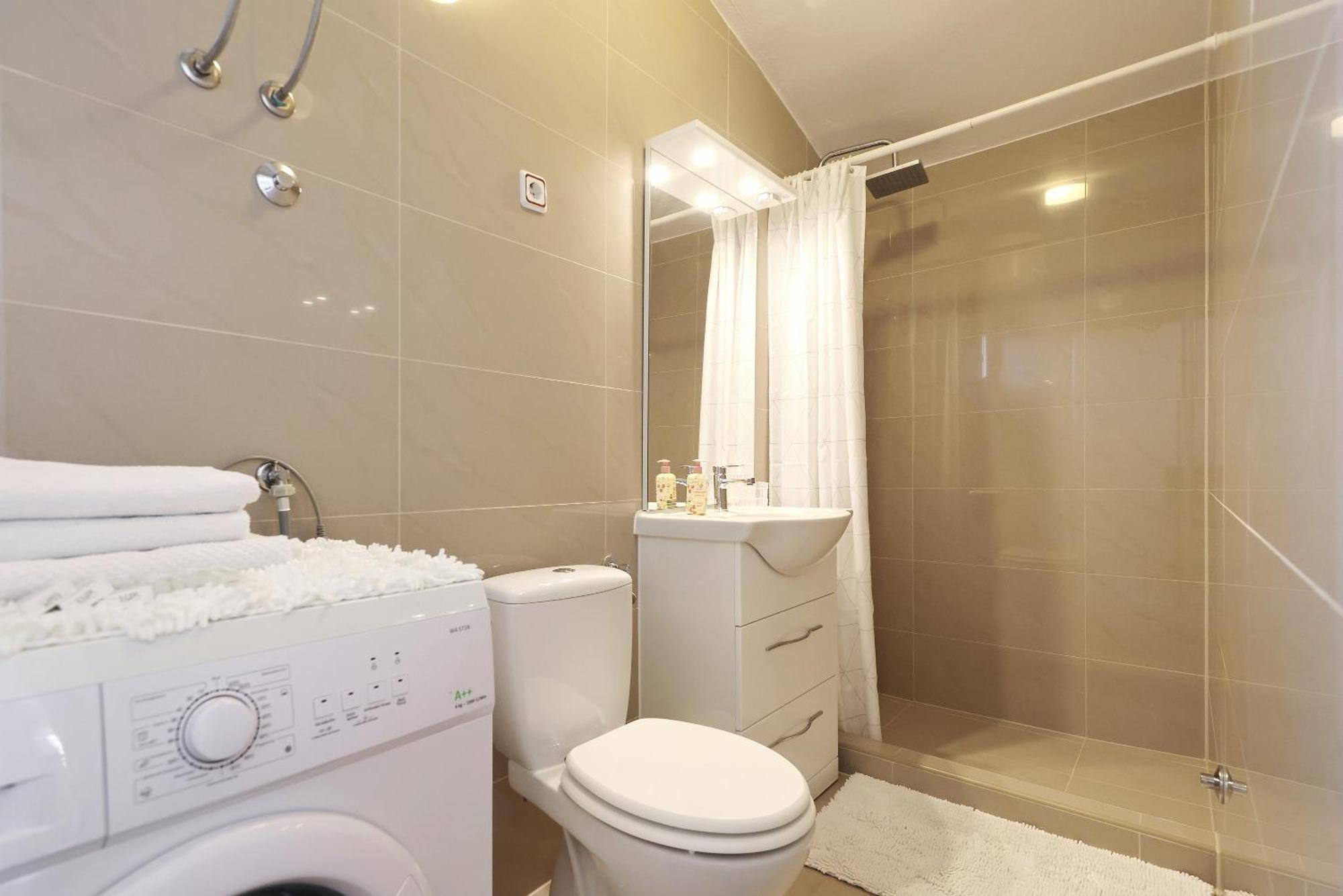 Apartments Rosini, 300M From The Beach With Shared Tavern And Bikes, Nin Luaran gambar