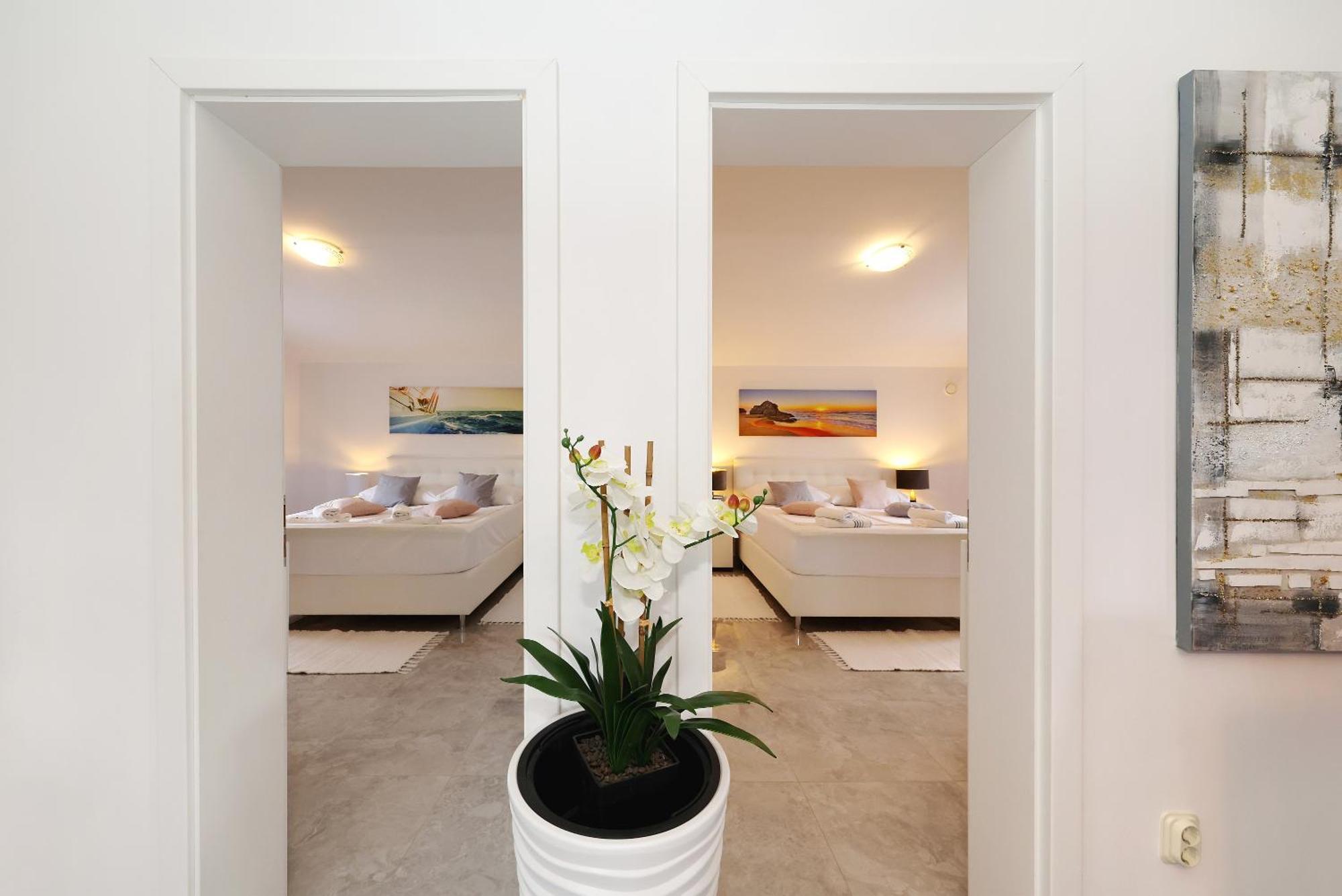 Apartments Rosini, 300M From The Beach With Shared Tavern And Bikes, Nin Luaran gambar