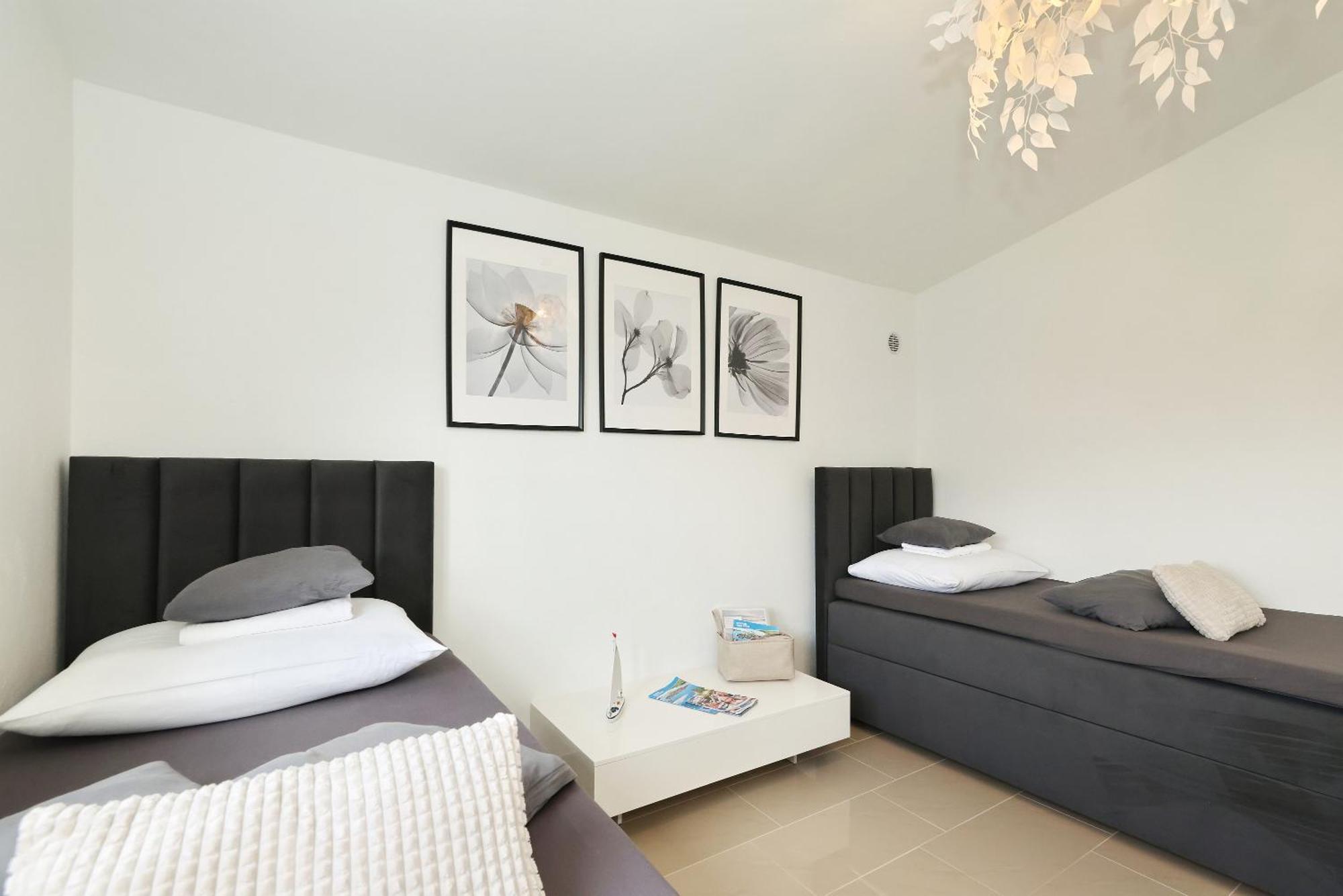 Apartments Rosini, 300M From The Beach With Shared Tavern And Bikes, Nin Luaran gambar