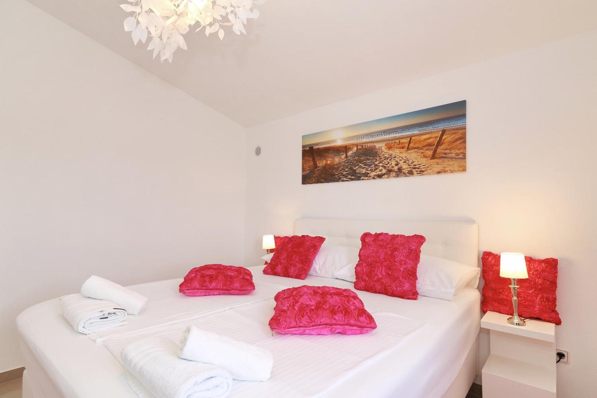 Apartments Rosini, 300M From The Beach With Shared Tavern And Bikes, Nin Luaran gambar