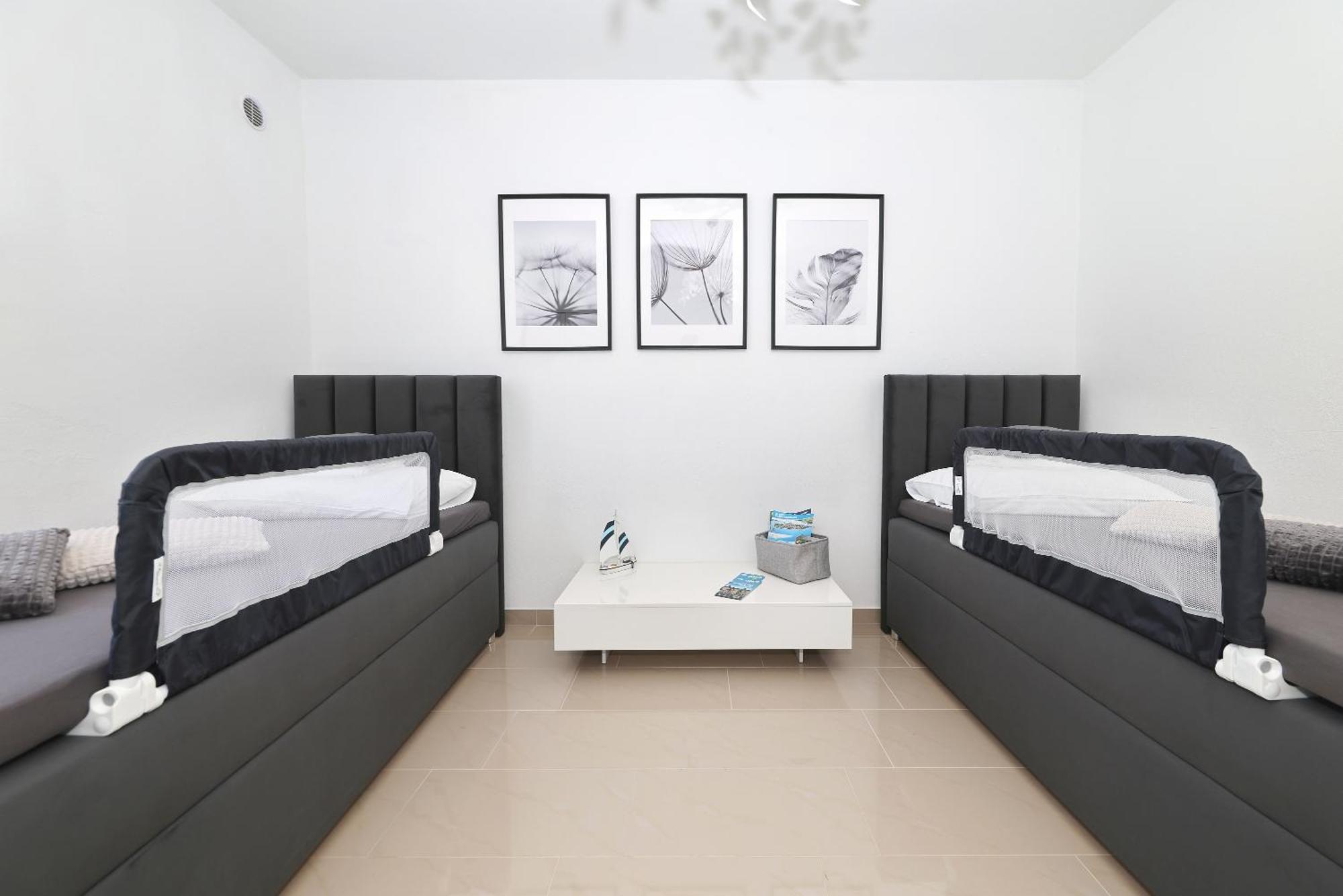 Apartments Rosini, 300M From The Beach With Shared Tavern And Bikes, Nin Luaran gambar